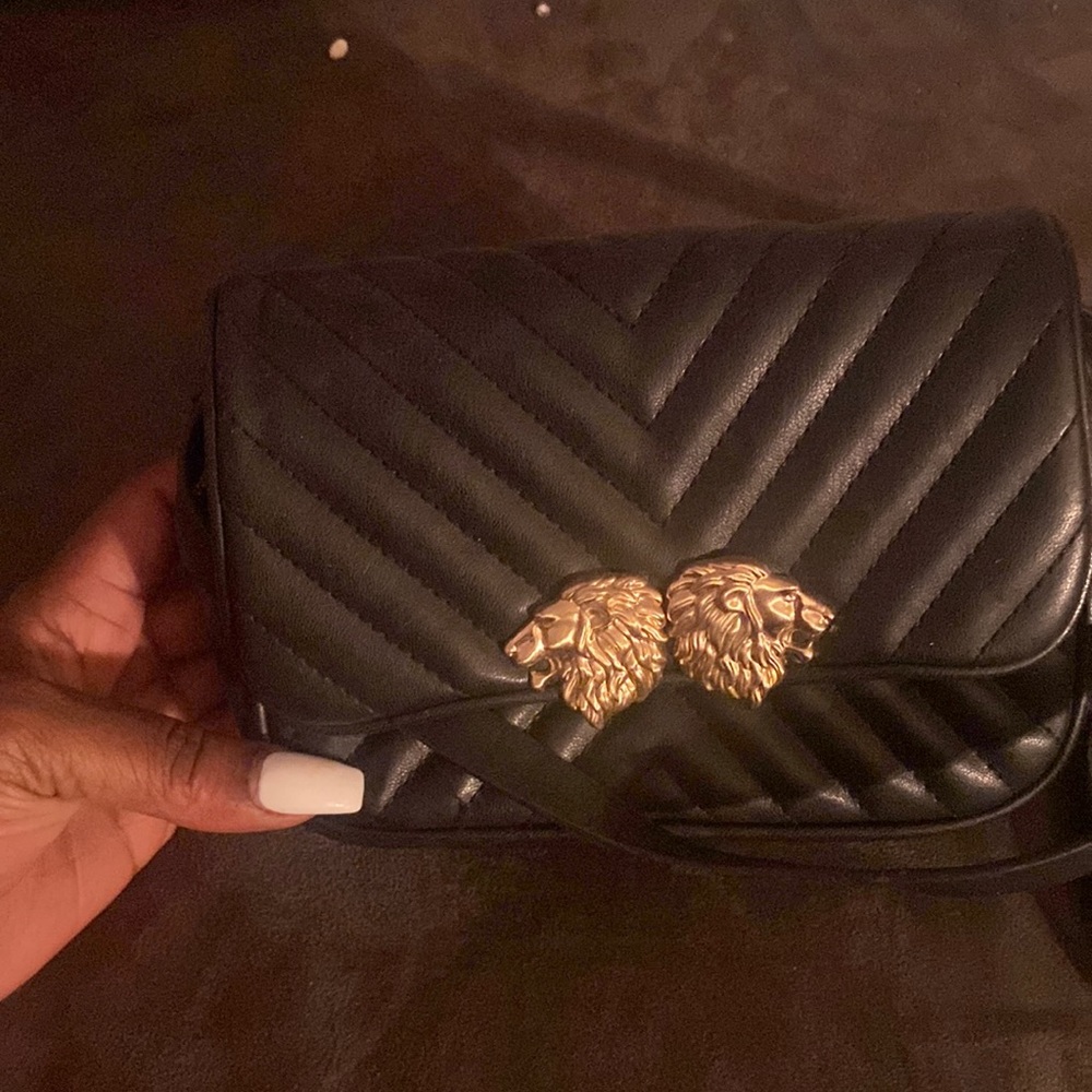 Zara black shoulder bag, can also be used as a waist bag , comes with a belt .